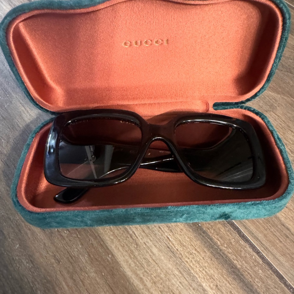 Gucci Black Square Sunglasses - Picture 4 of 8